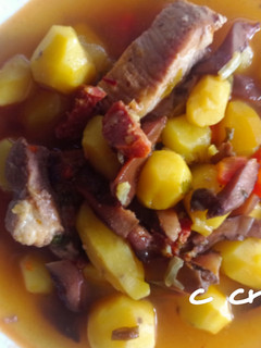 Una foto de Patatas con costillas y níscalos