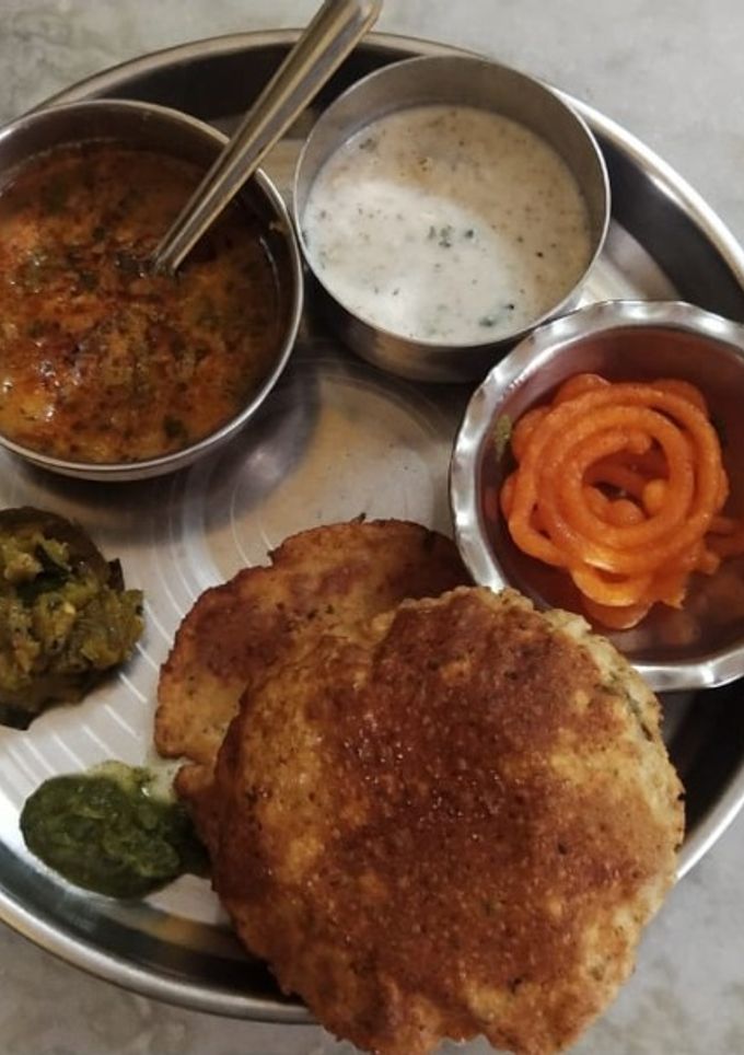 मथुरा की फेमस बेड़मी पूरी (Mathura ki famous bedmi puri recipe in Hindi) रेसिपी मुख्य फोटो