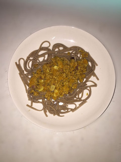 Una foto de Tallarines caseros integrales con salsa de zapallo