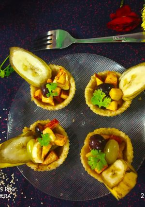 A picture of Baked samak rice fruit cups.
