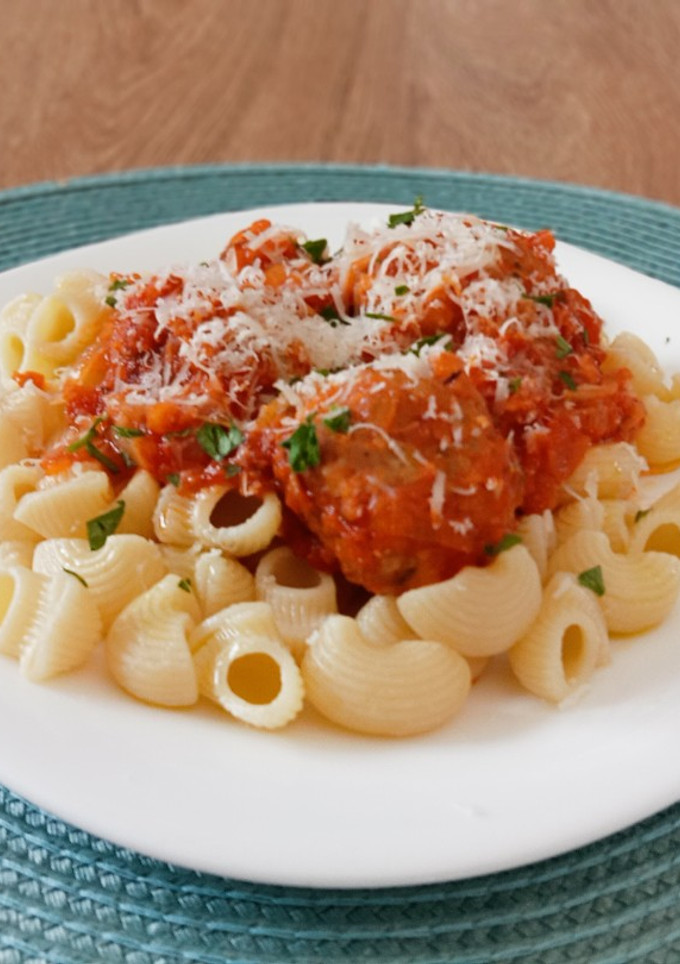 Una foto de Albóndigas de atún con pasta