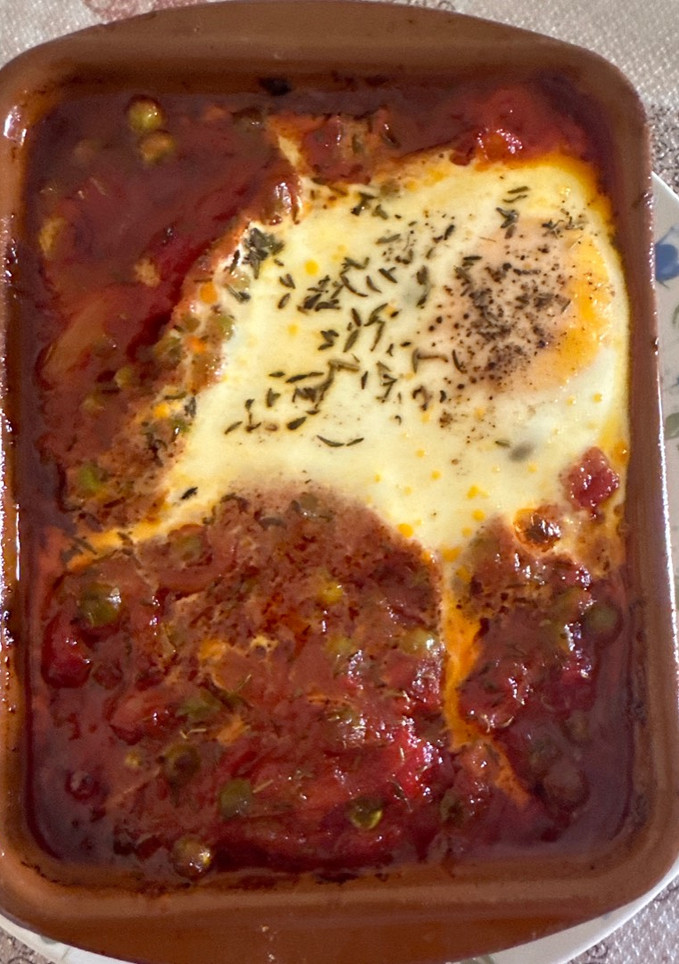 Una foto de 594. Huevos a la flamenca con patatitas (principal carne)