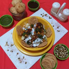 Bhalla papdi chat A picture of Bhalla papdi chat.