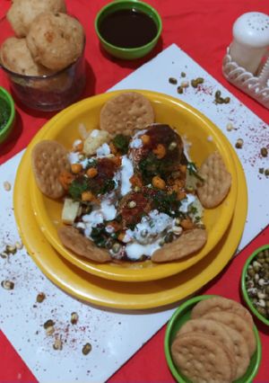 A picture of Bhalla papdi chat.