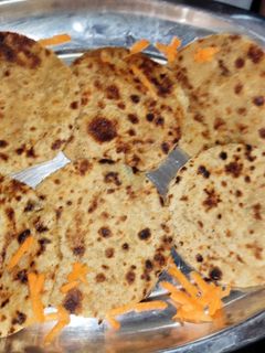 आलू का पराठा (aloo ka paratha recipe in Hindi) रेसिपी मुख्य फोटो