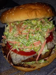 Una foto de Sándwiches con hamburguesa shami