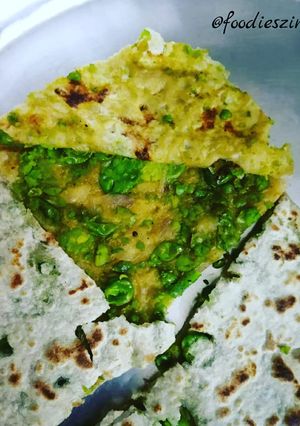A picture of Mattar / green peas paratha.
