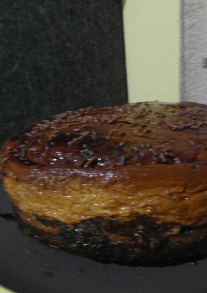 Una foto de Torta imposible sin horno (Chocoflan) 😵 a baño maría