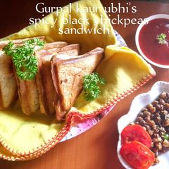 A picture of Spicy black chickpeas sandwich 🥪.