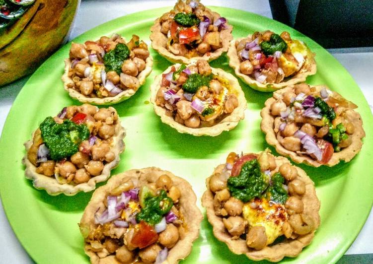 Easiest Way to Prepare Recipe of Baked mathri tarts with dahi bhale chole stuffing