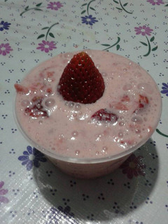 Una foto de Fresas con crema 🍓 *Postre post-navideño