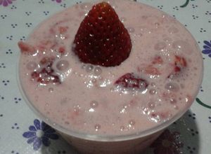 Una foto de Fresas con crema 🍓 *Postre post-navideño