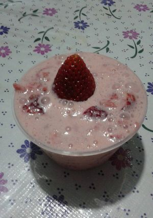 Una foto de Fresas con crema 🍓 *Postre post-navideño