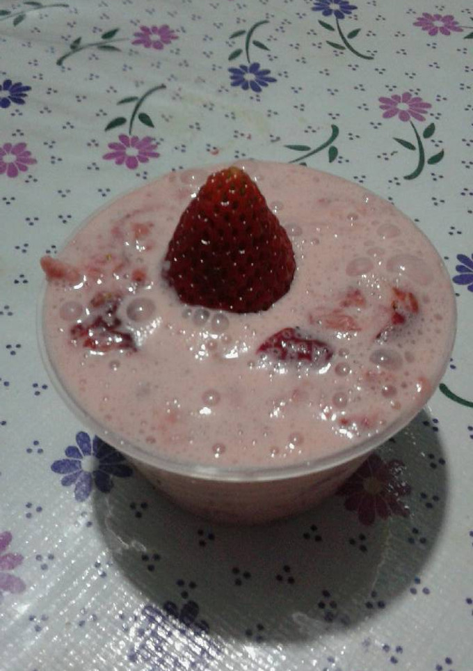 Una foto de Fresas con crema 🍓 *Postre post-navideño