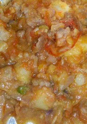 A picture of Stewed beef with potatoes.