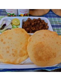 दिल्ली के मशहूर छोले भटूरे (delhi ki mashoor chole bhature recipe in Hindi) रेसिपी मुख्य फोटो