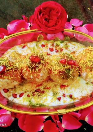 A picture of Bread dahi vada.