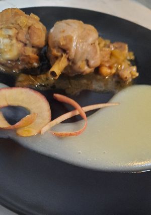 Foto principal de Pollo a la sidra con puré de manzana