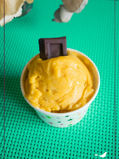 Una foto de Helado de mango y plátano vegano 💛 (Thermomix)
