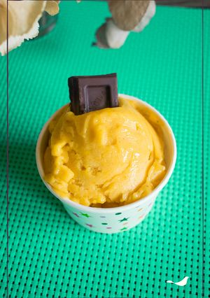 Una foto de Helado de mango y plátano vegano 💛 (Thermomix)
