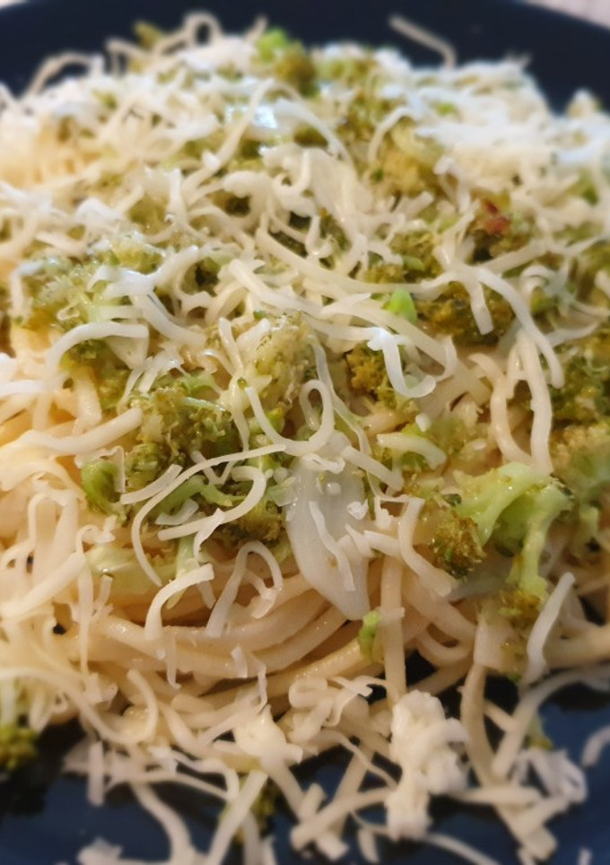 Una foto de Espaguetis con brócoli