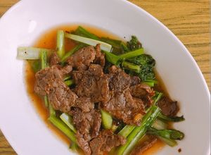Hình của món Thịt bò xào rau cải xanh.