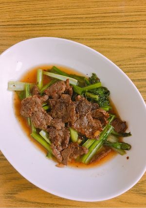 Hình của món Thịt bò xào rau cải xanh.