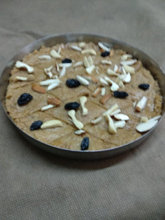 સુખડી(sukhdi recipe in Gujarati) રેસીપી મુખ્ય ફોટો