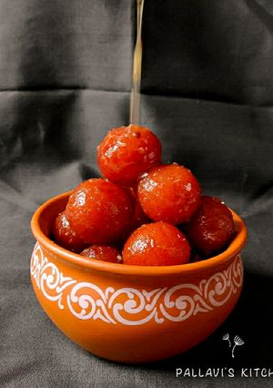 मावाचे गुलाबजाम (mava gulab jamun recipe in marathi) रेसिपी चे मुख्य फोटो