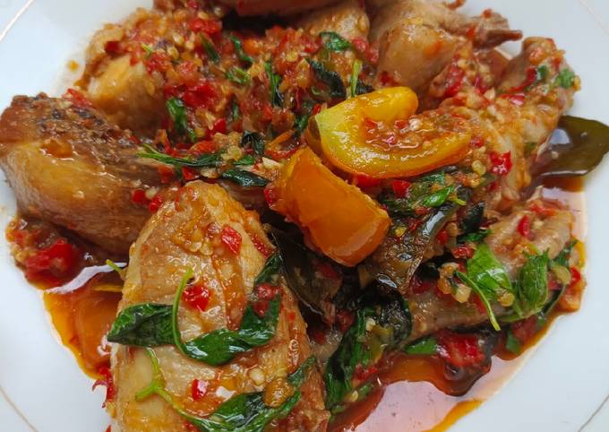 Resep Ayam Sambal Kemangi Oleh Hesti Puspaya Tutik Cookpad