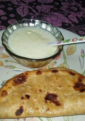 A picture of Aloo ka paratha.