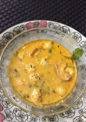 A picture of Kaju makhana curry with sesame gravy.