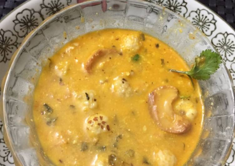 Kaju makhana curry with sesame gravy
