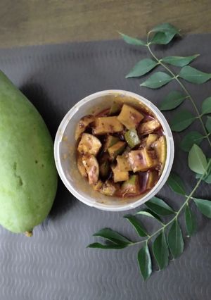 आम का अचार(aam ka achar recipe in hindi) रेसिपी मुख्य फोटो