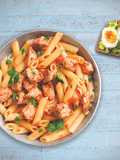 Pasta con pollo y tostada integral
