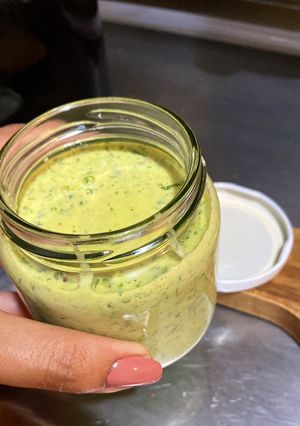Una foto de Vinagreta de Albahaca con Yogurt Griego