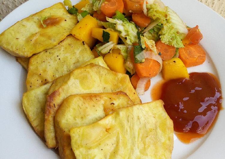 Fried sweet potatoes with steamed veggies