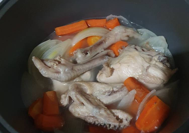 Bagaimana Membuat Kaldu Ayam ala Resto, Lezat Sekali