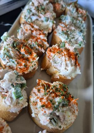 Une photo de Toasts au fromage frais et thon