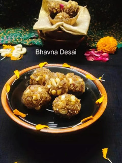 કોકોનટ લાડુ.(Coconut Ladoo Recipe in Gujarati.) રેસીપી મુખ્ય ફોટો