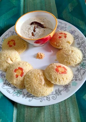 A picture of Panchmel dal Idli.