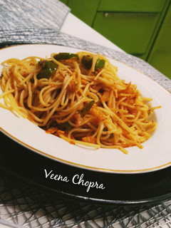 वेज नूडल्स (Veg Noodles recipe in hindi) रेसिपी मुख्य फोटो