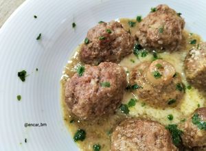 Una foto de Albóndigas Angus en salsa de portobello y grana padano