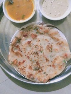 सूजी के उत्तपम (Suji ke uttapam recipe in hindi) रेसिपी मुख्य फोटो