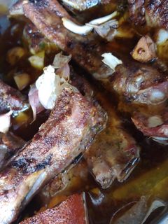 Una foto de Costilleja de cerdo a la naranja y especias chimichurri