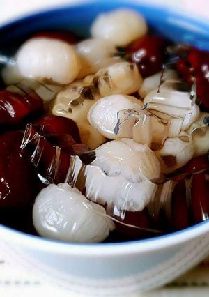 A picture of Dried Longan and Red Date Sweet Soup.