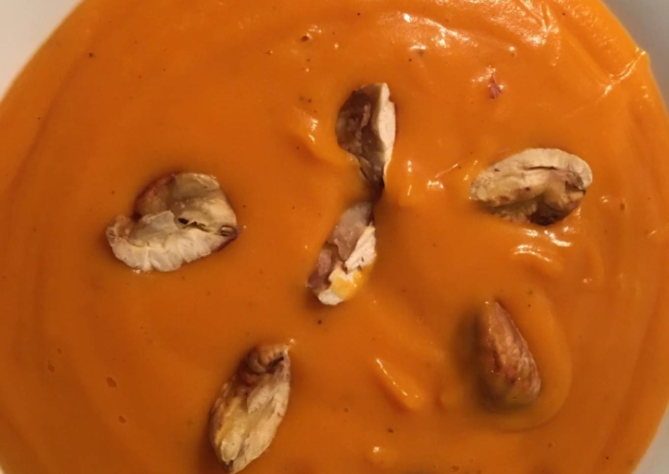 Crema de calabaza con leche de coco y castañas