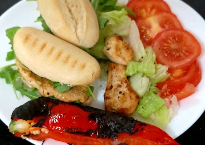 My mini Chicken burgers, Salad & Char grilled Roast Pepper