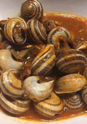 Una foto de Caracoles en salsa