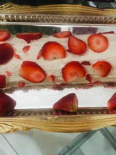 A picture of Lotus biscoff strawberry Swiss roll cake.